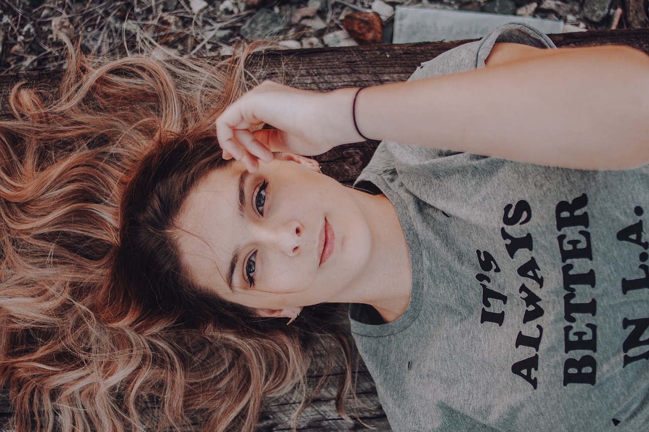 Woman 3353702 1280